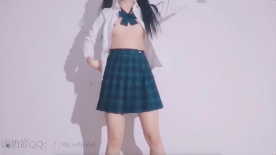 福利姬可爱双马尾萝莉淡奶酱r宅舞
